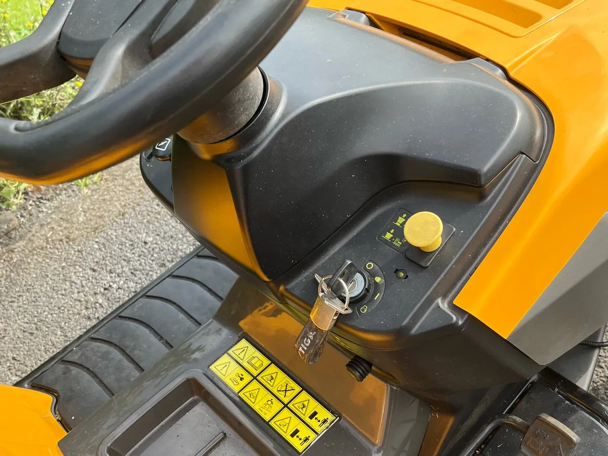 Stiga  twin cylinder 20HP hydro ride on lawnmower - Image 3