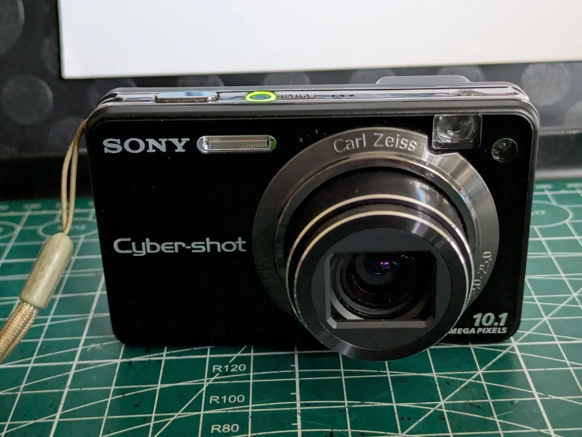 Sony Cyber-shot 10MP CCD🌈 camera Carl Zeiss - Image 2