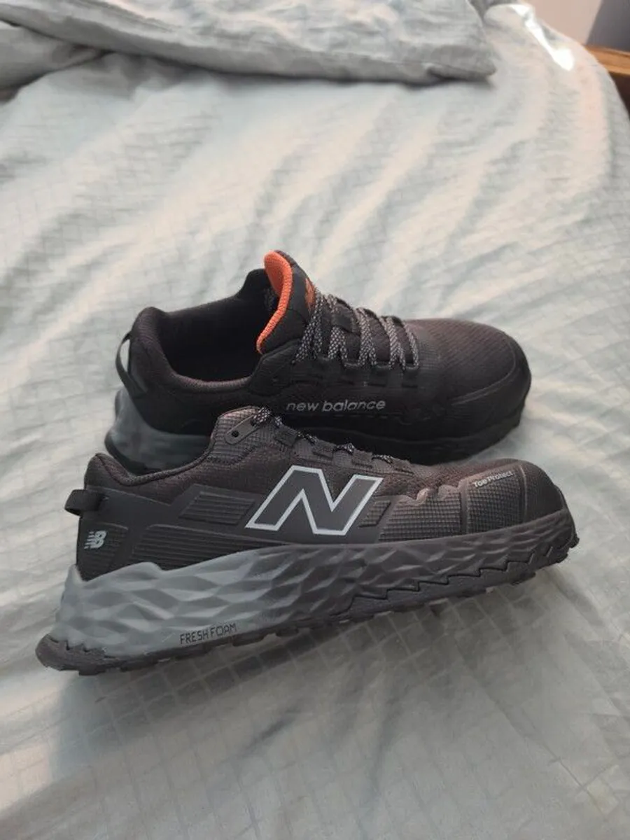 BRAND NEW New Balance safety trainers, great cushioning, toe protection - Image 1