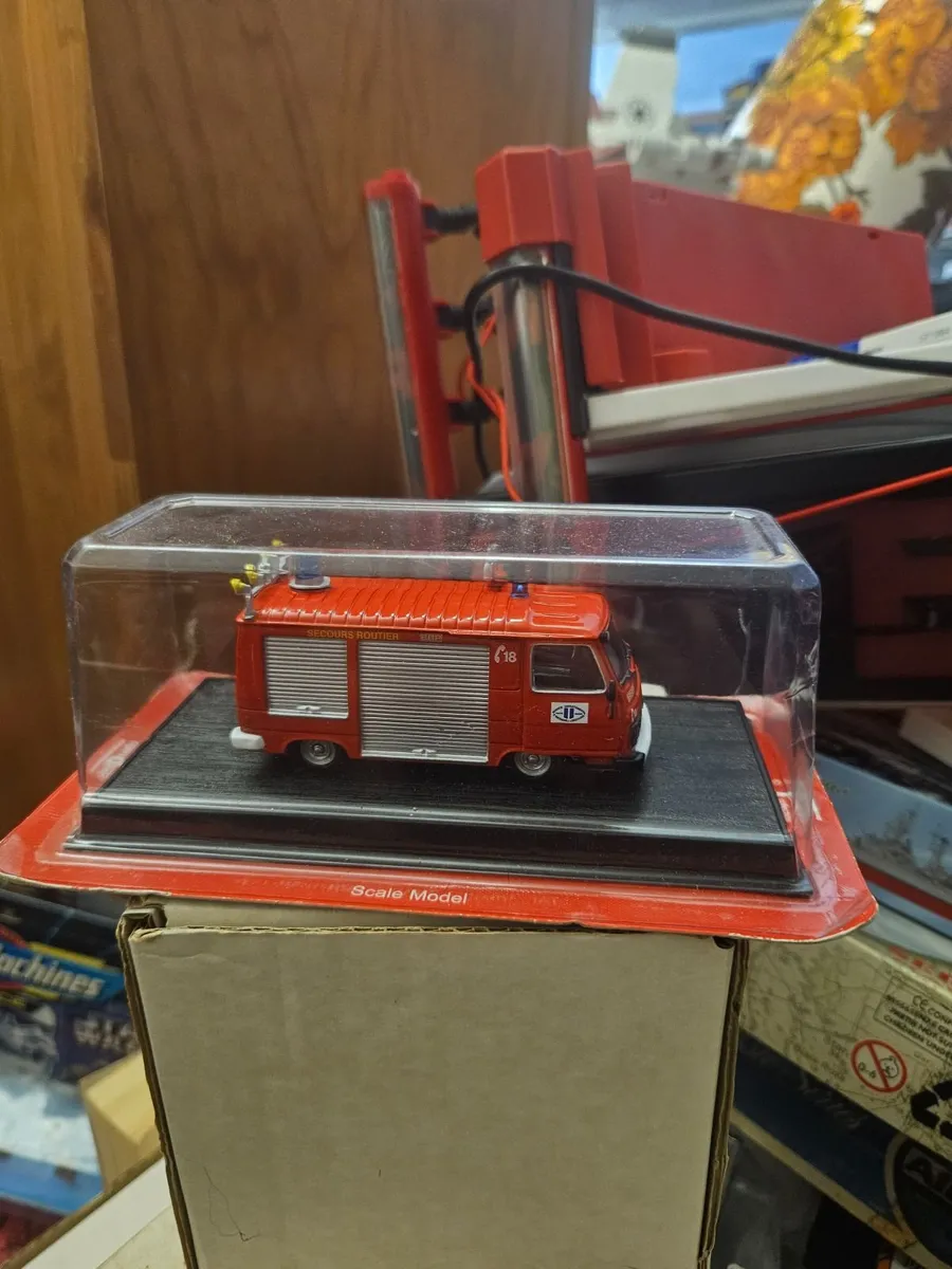 Corgi Atlas Peugeot Fire Engine - Image 2