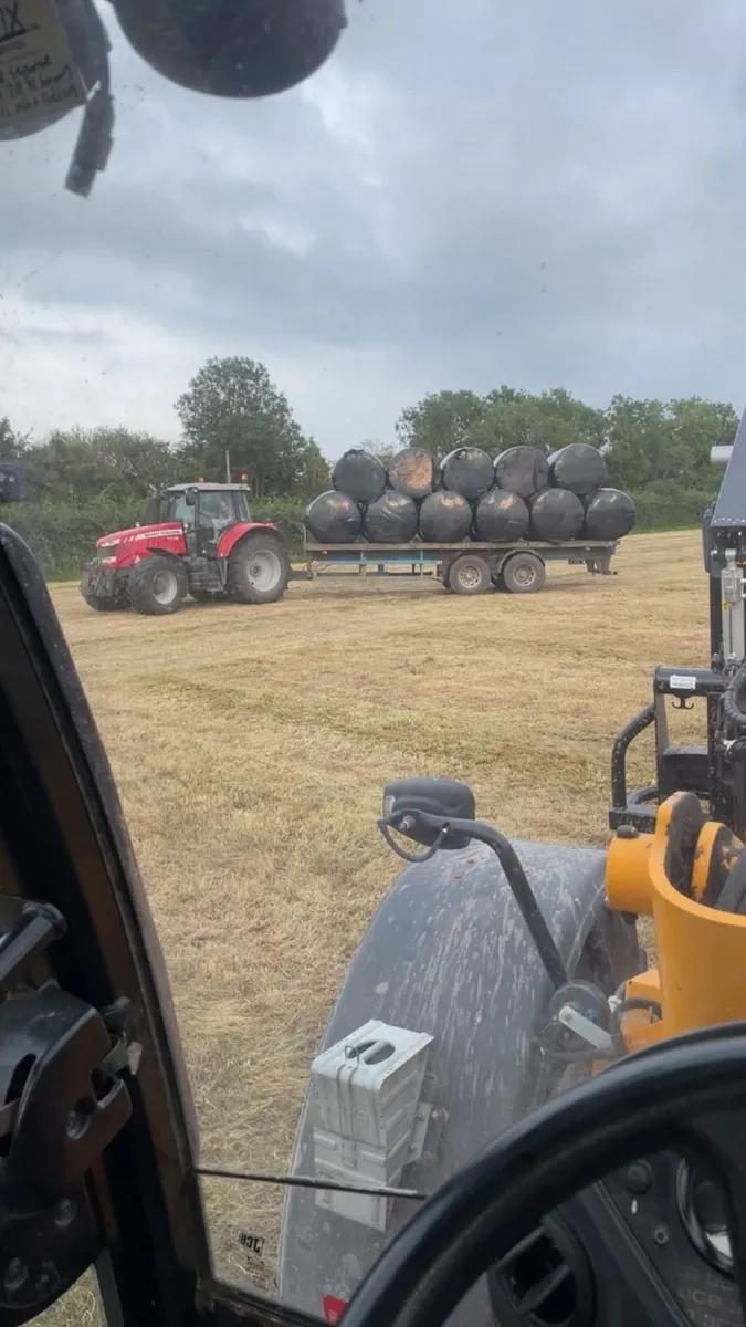 Bale trailer - Image 1