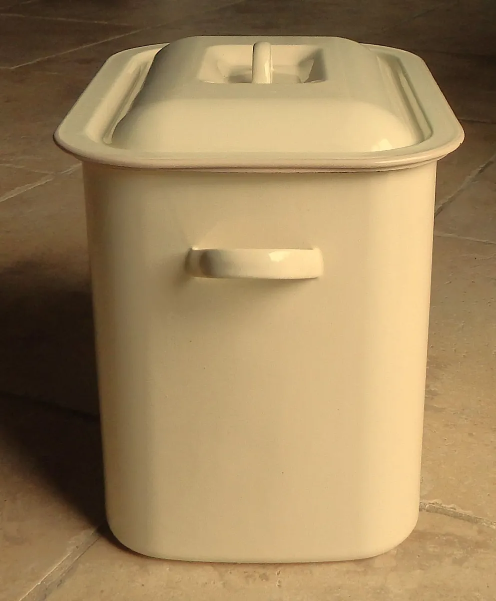 Traditional Enameled Metal Bread Bin - Image 2