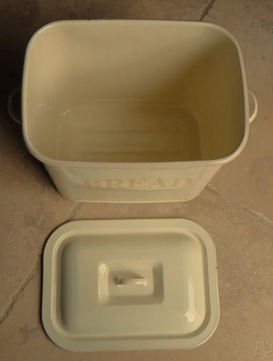 Traditional Enameled Metal Bread Bin - Image 3