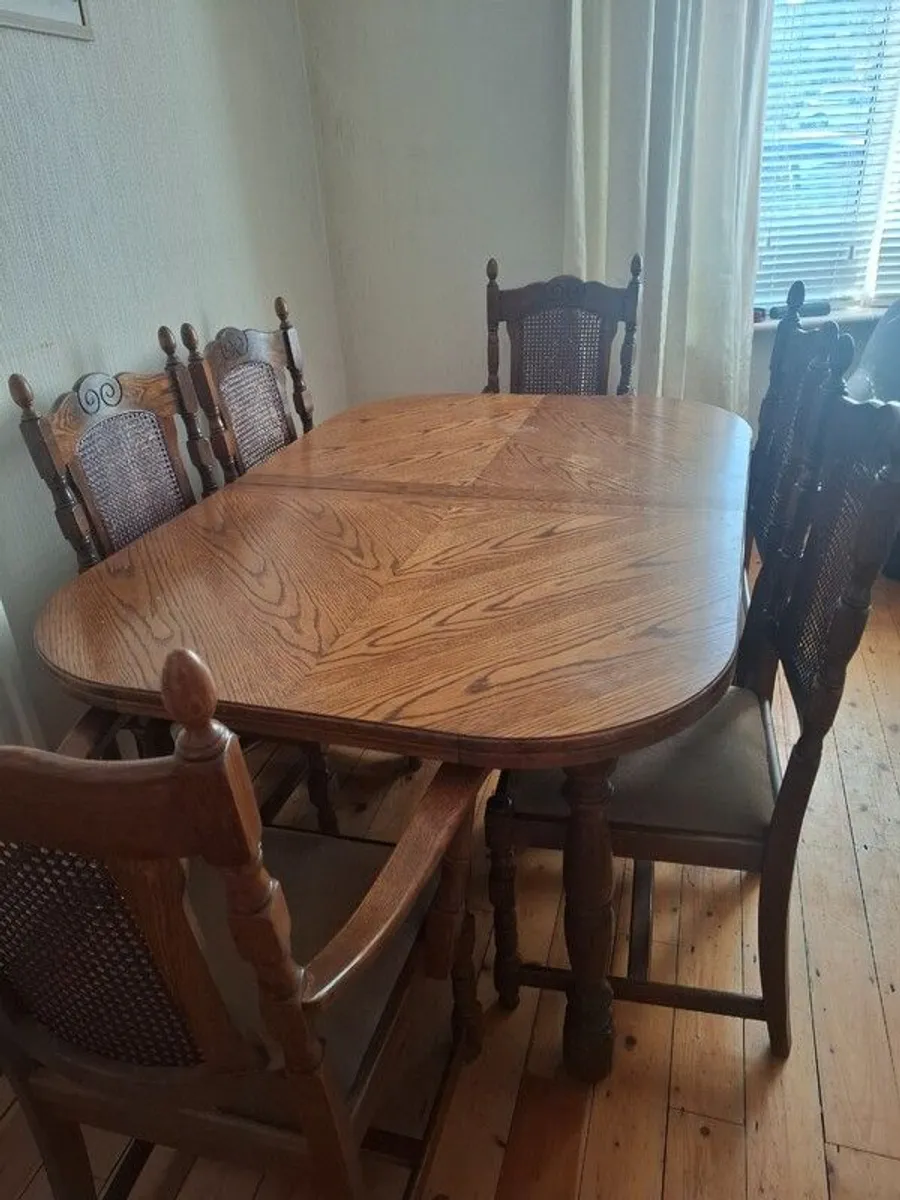 Solid Oak Dining Table extendable and 6 matching chairs. - Image 2