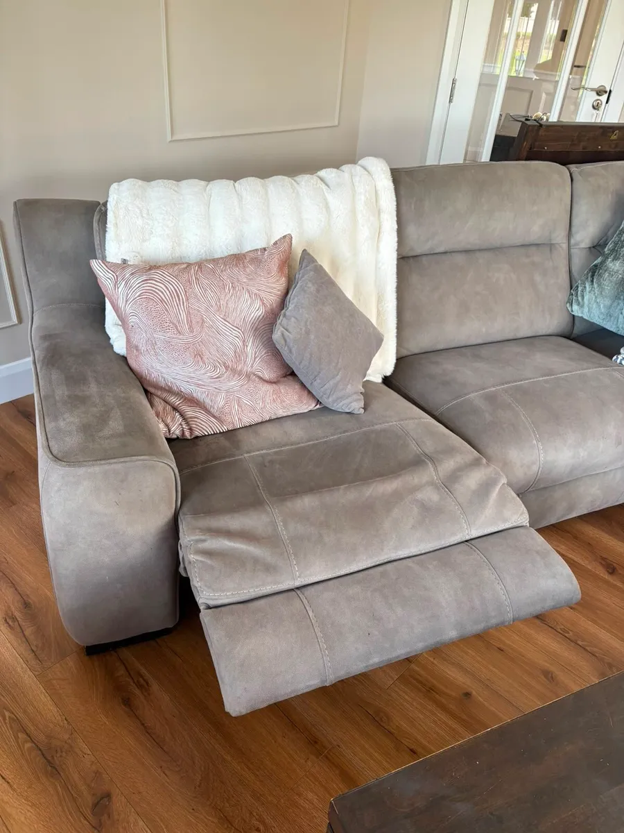 Corner couch & single chair - Image 2