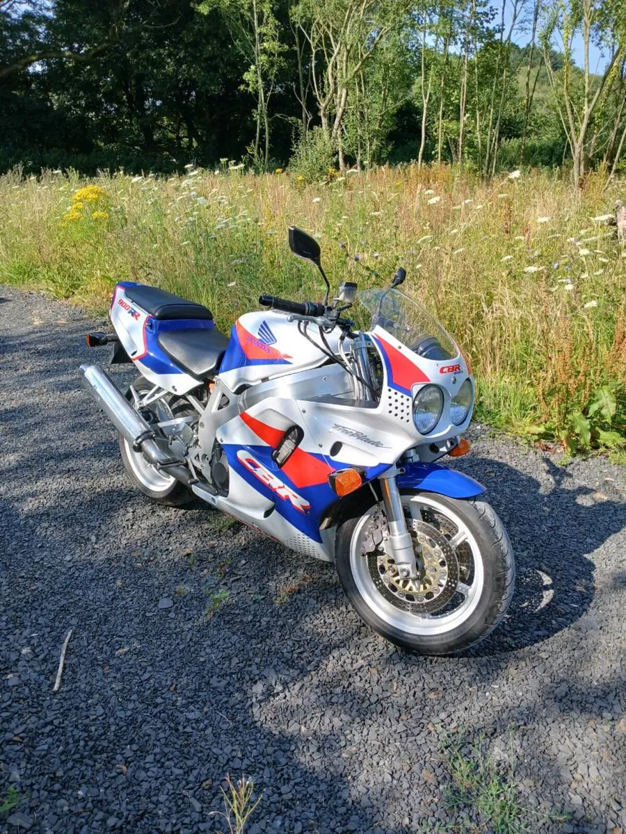 Honda CBR 900 Fireblade Twin Headlamp 1993 - Image 1