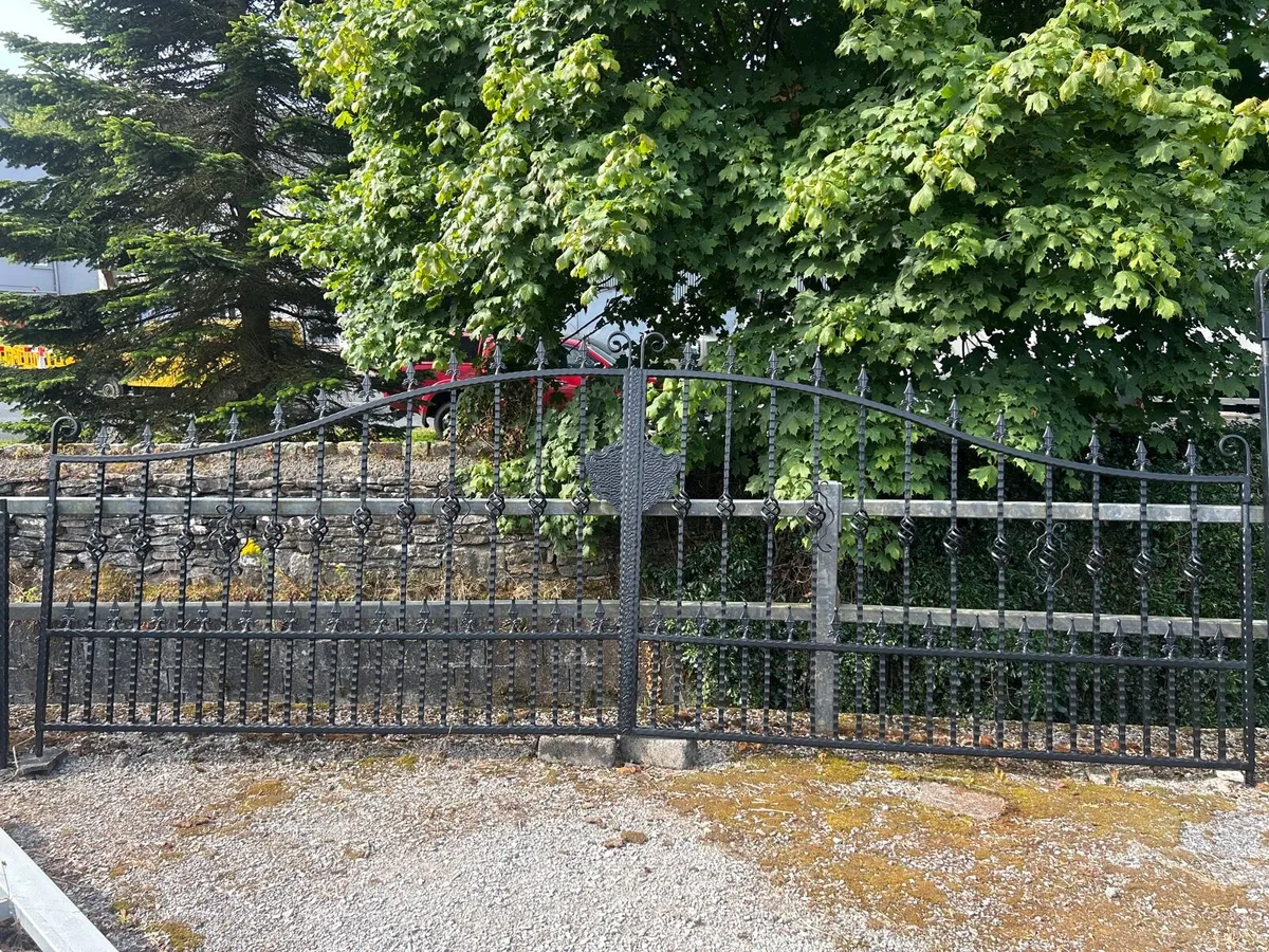 Gates - Image 1