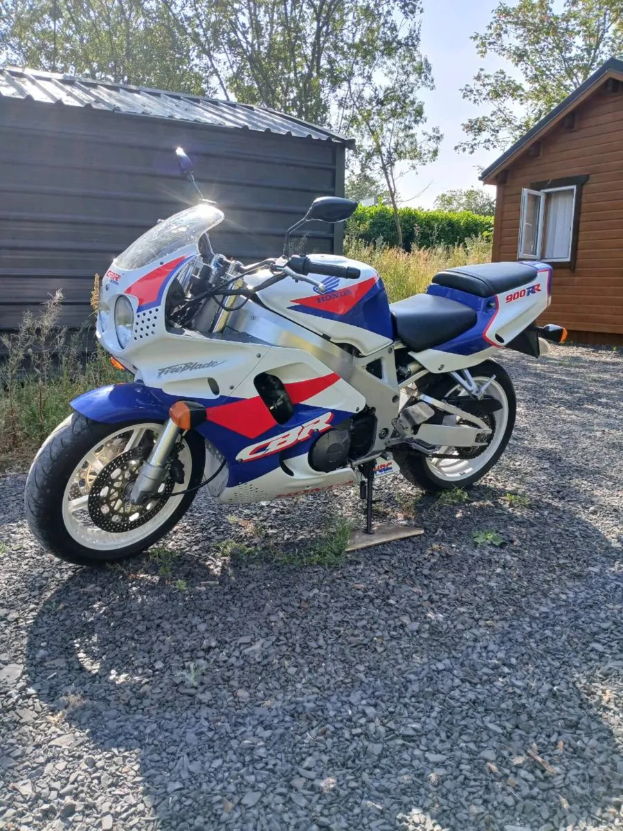 Honda CBR 900 Fireblade Twin Headlamp 1993 - Image 2