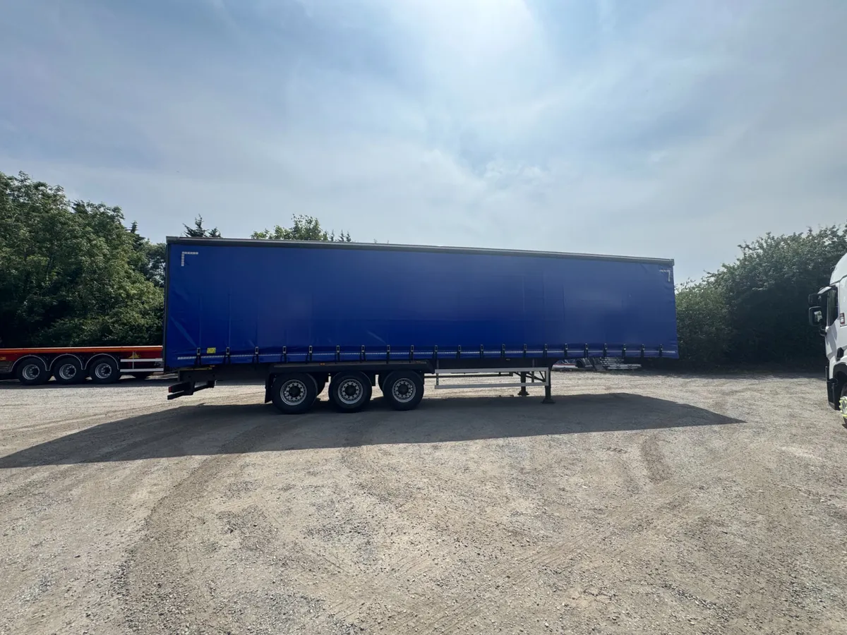 4.2M Curtainsider - Image 2