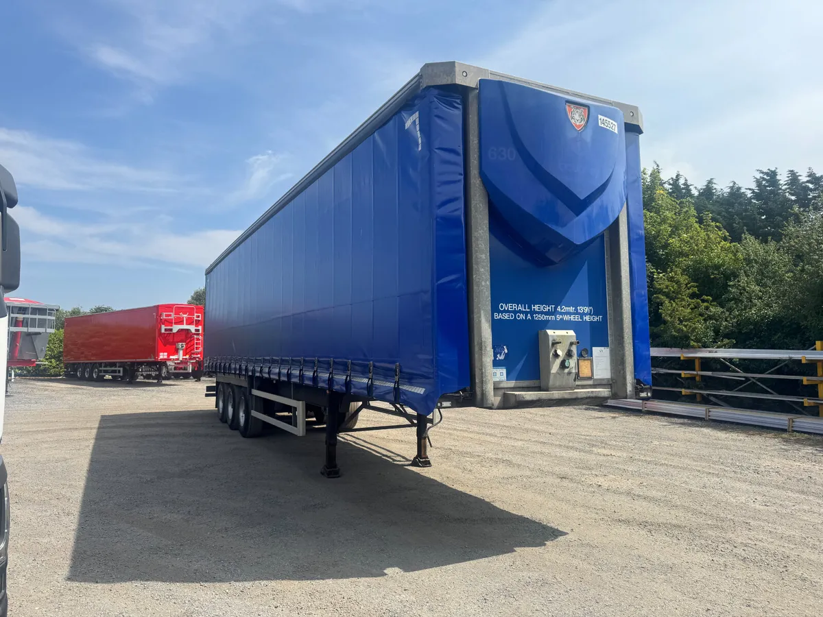 4.2M Curtainsider - Image 1