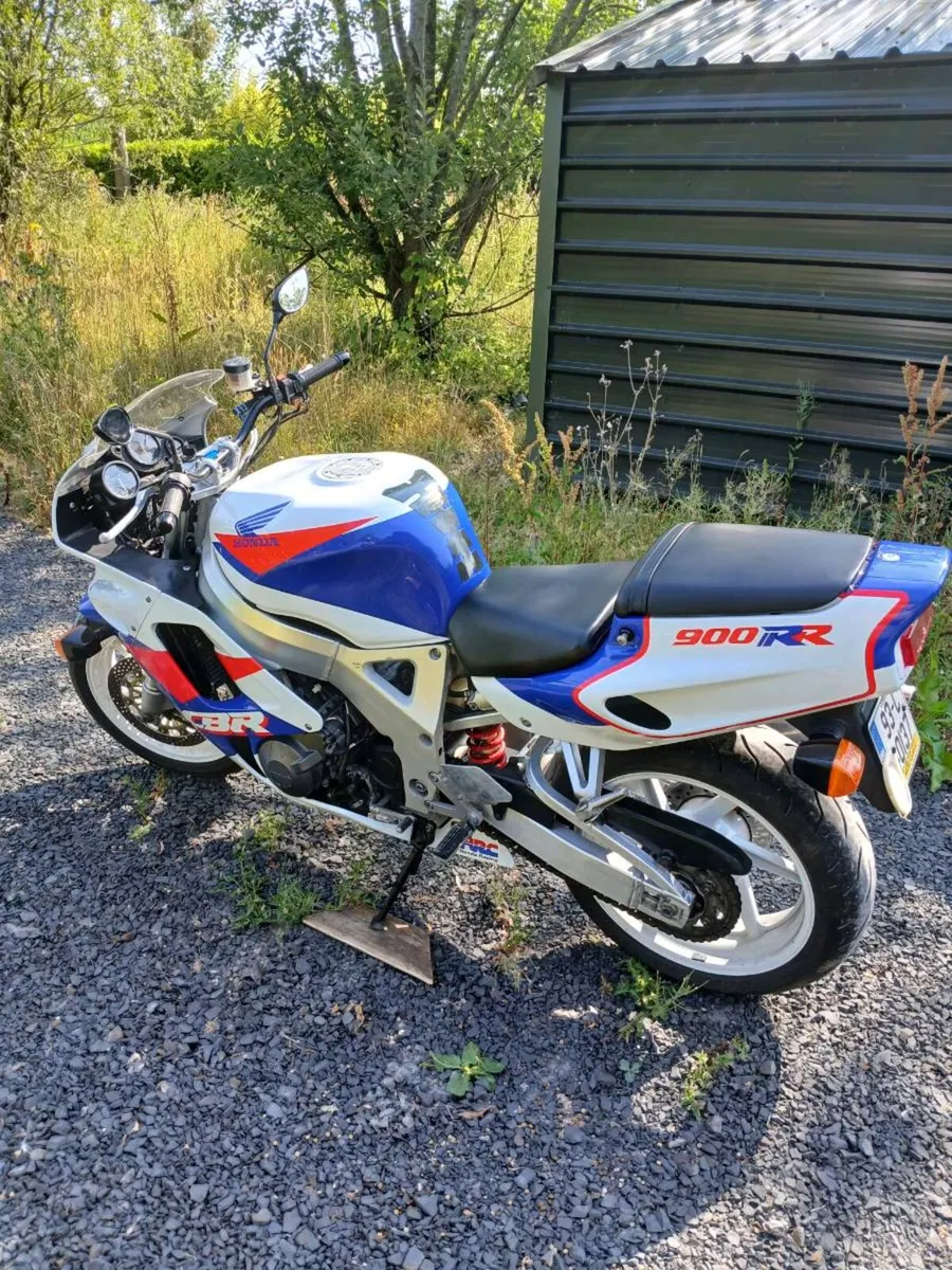 Honda CBR 900 Fireblade Twin Headlamp 1993 - Image 3