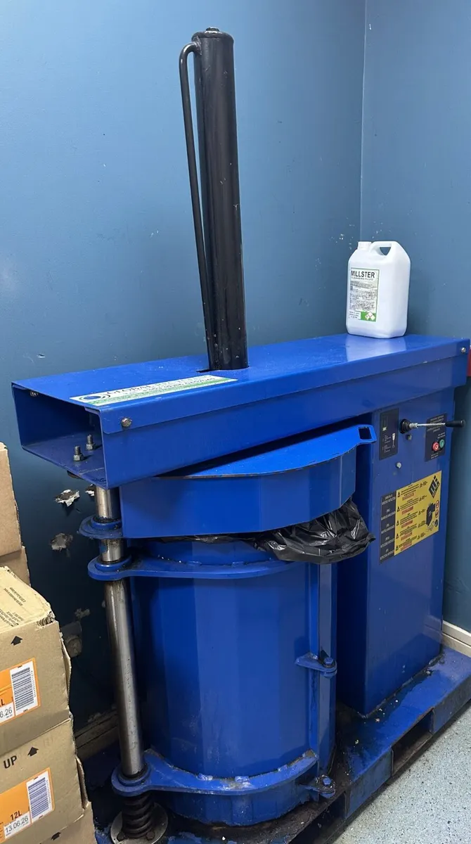 Bag compactor bin press - Image 1