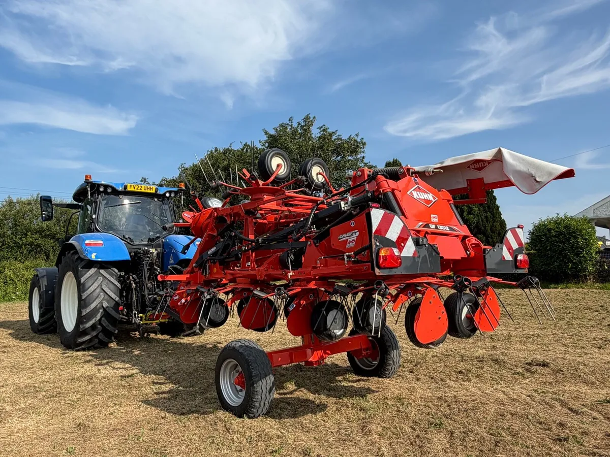 Kuhn 13m Trailed Tedder - Image 4