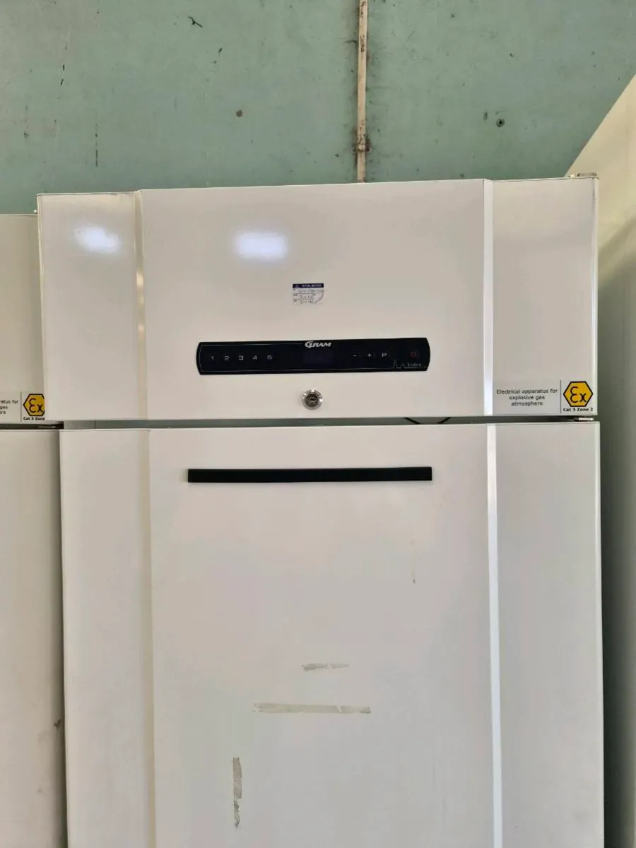 Gram laboratory fridge - Image 2