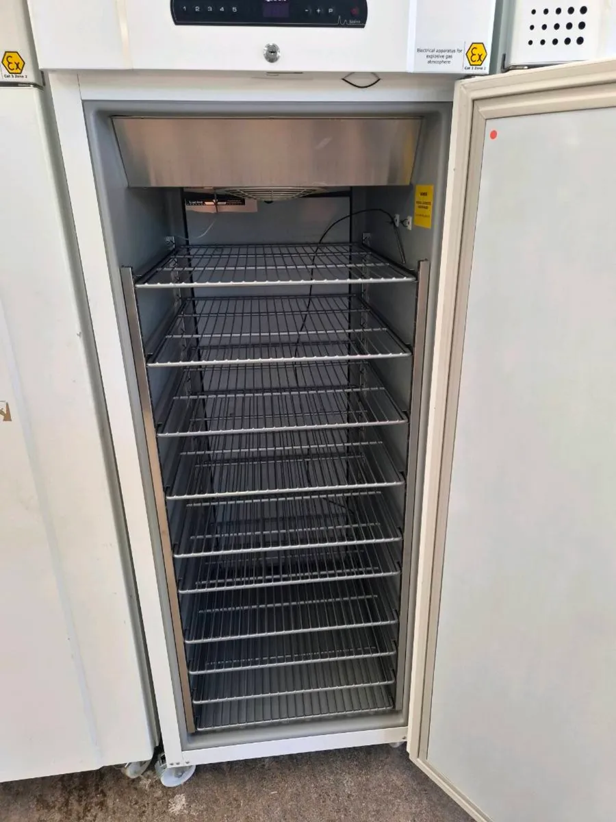 Gram laboratory fridge - Image 3