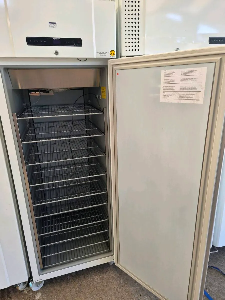 Gram laboratory fridge - Image 4