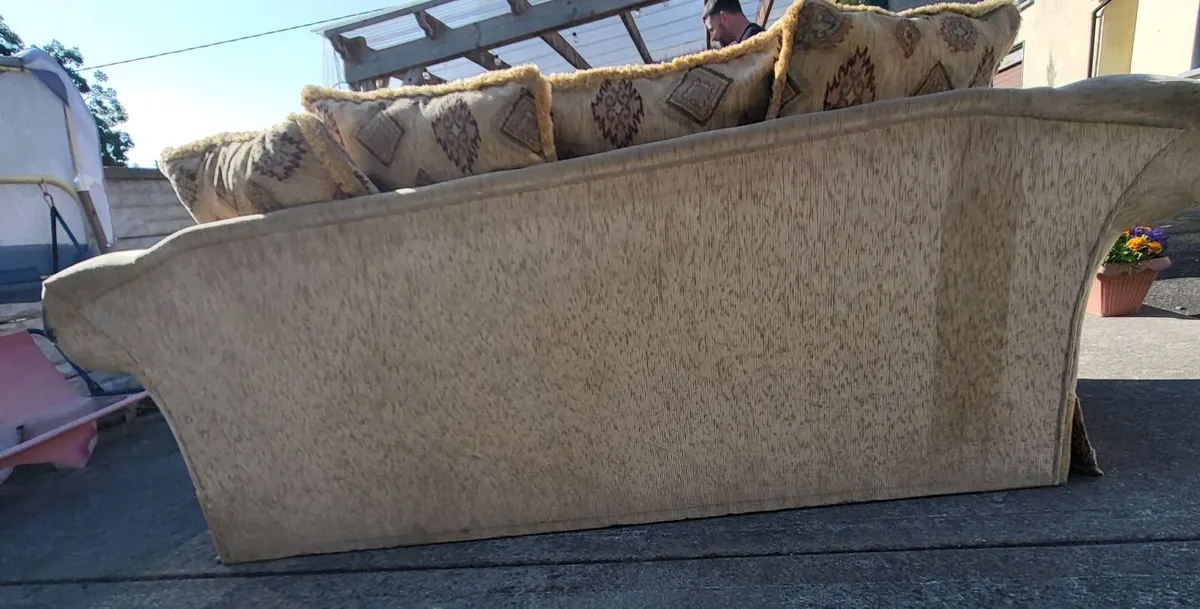 Couches - Image 2