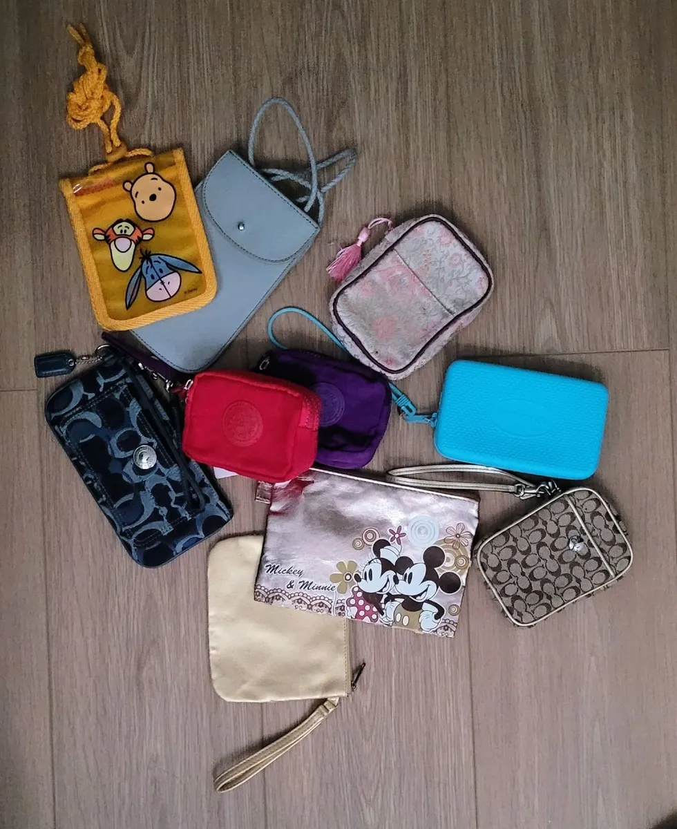 FREE : Assortment of Wristlets