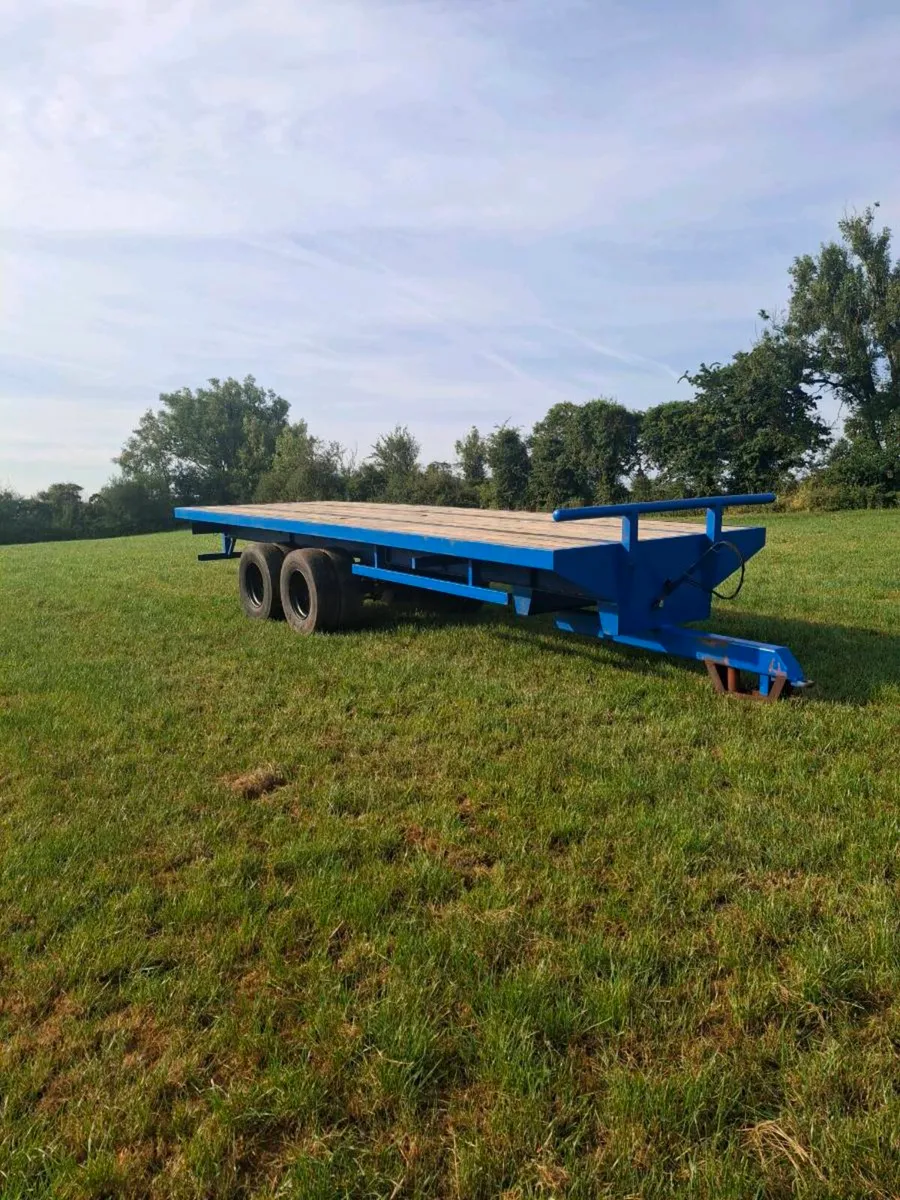 Bale trailer - Image 1