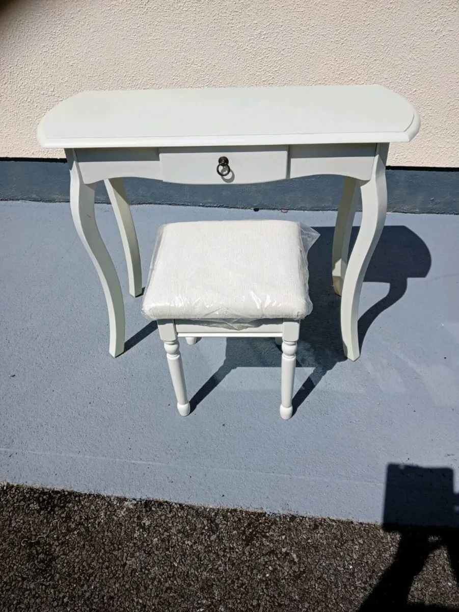 Dressing table and stool - Image 1