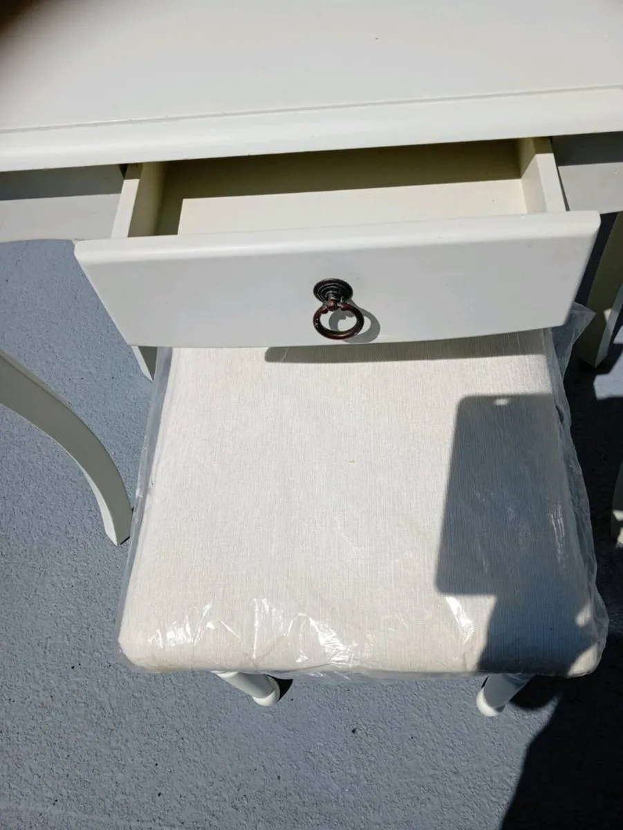 Dressing table and stool - Image 3