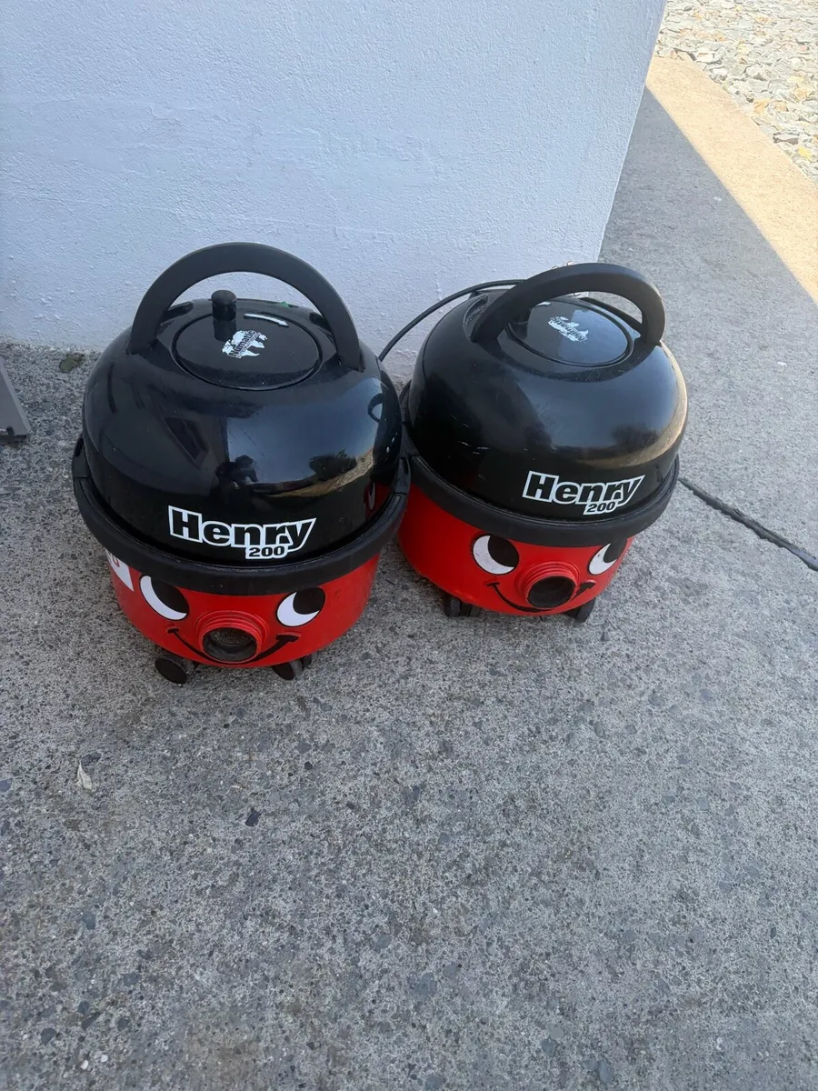 2 x henry hoovers - Image 1