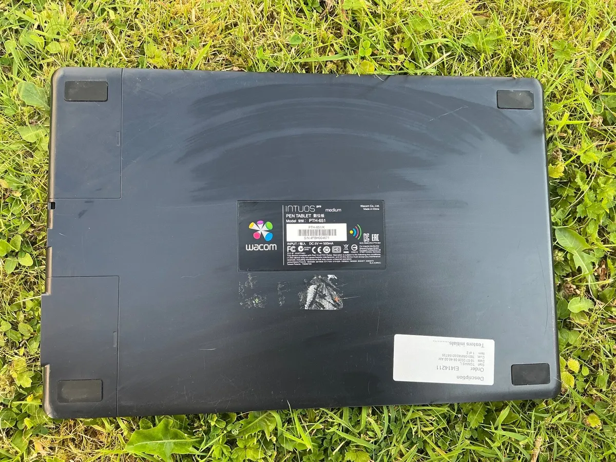 Wacom professional drawing tablet and pen/holder - Image 2