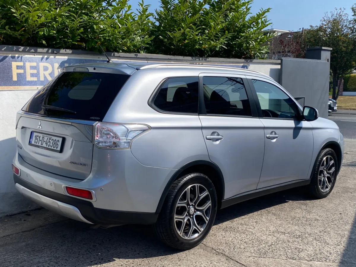 Mitsubishi Outlander 4WD  Tax 5/27 Nct 7/27 - Image 4