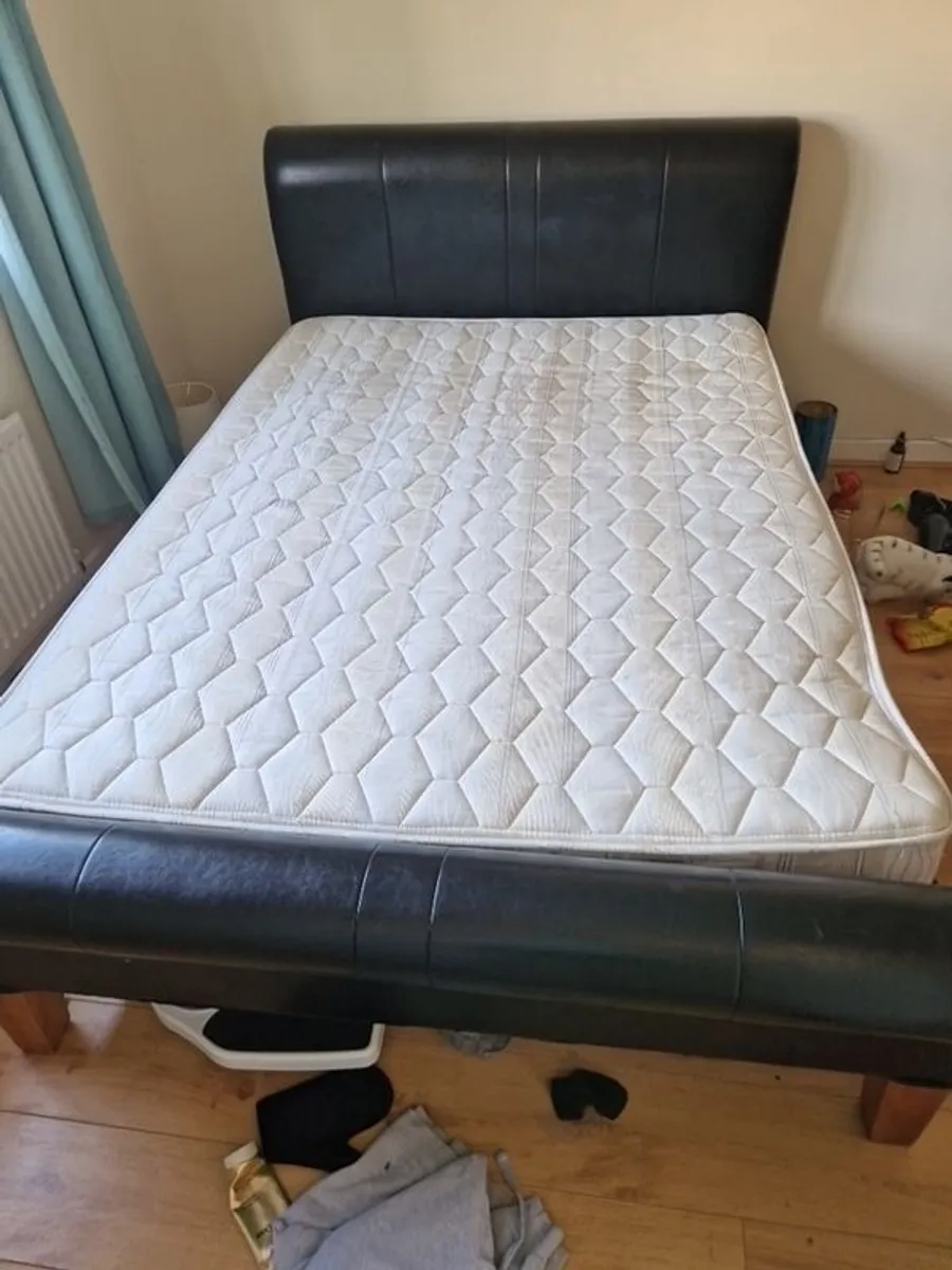 Double bed - Image 1