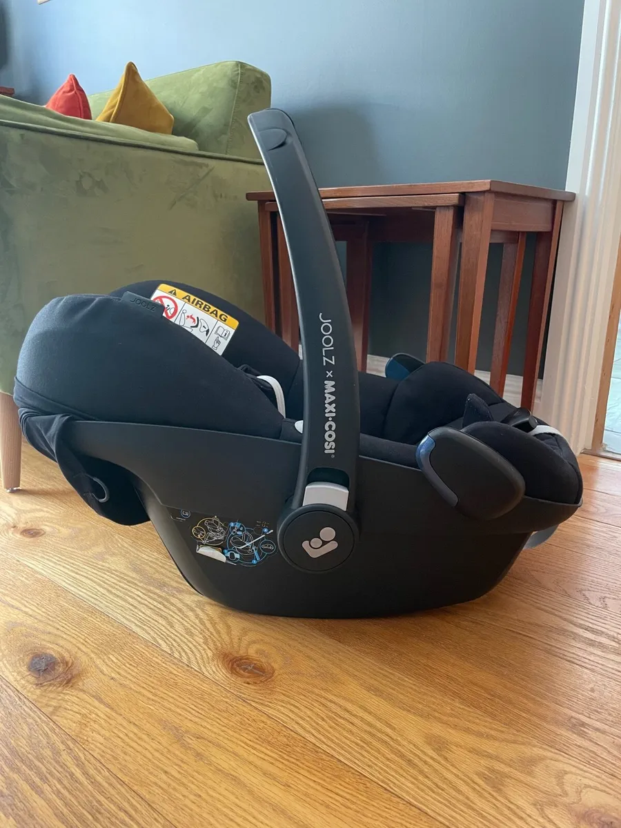 Joolz x Maxi Cosi car seat with ISOFix base - Image 2