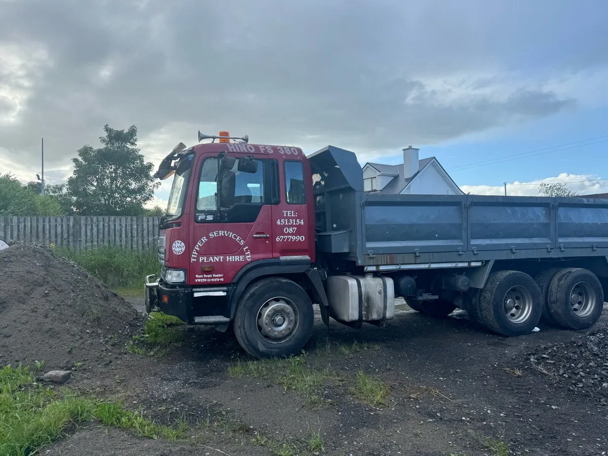Tipper trucks and crane trucks - Image 2