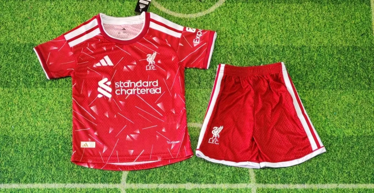 Liverpoohome jersey 26/27 - Image 3
