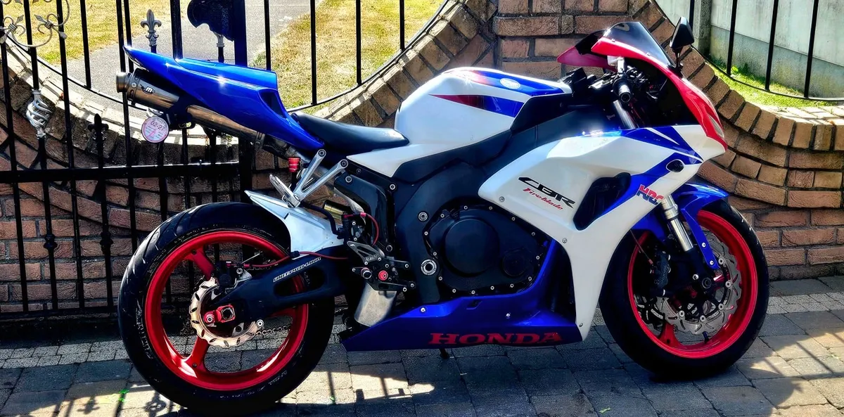 Honda cbr 1000RR - Image 2