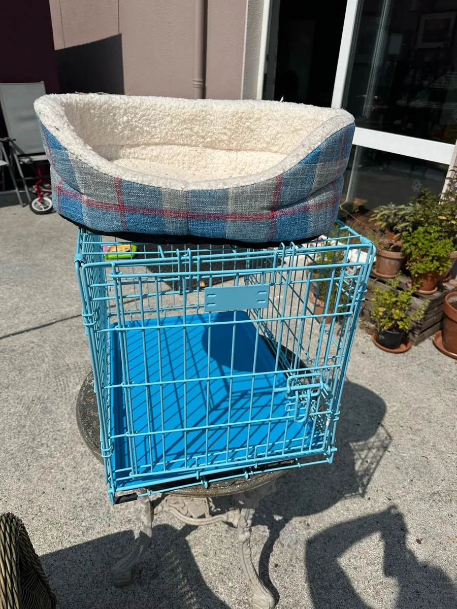Dog crate bed and 2 bowls - Image 4