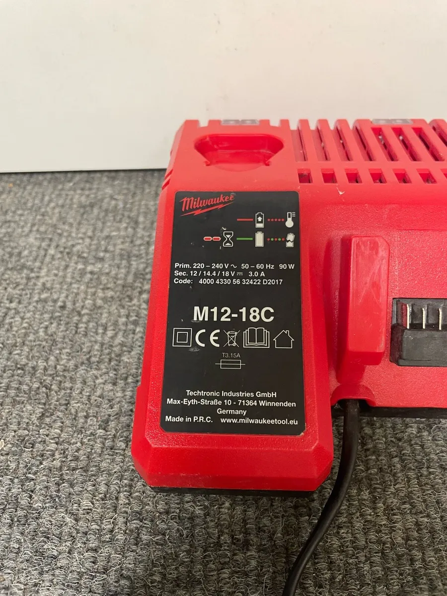 Milwaukee 18V 12V Dual Charger M12-18C - Image 2