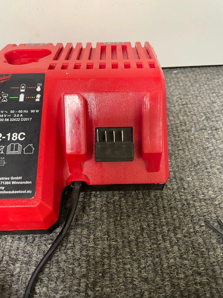 Milwaukee 18V 12V Dual Charger M12-18C - Image 3