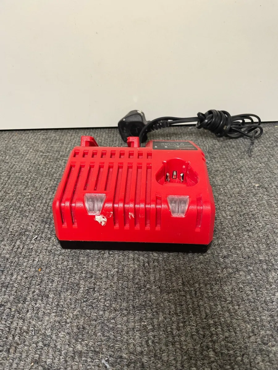Milwaukee 18V 12V Dual Charger M12-18C - Image 4