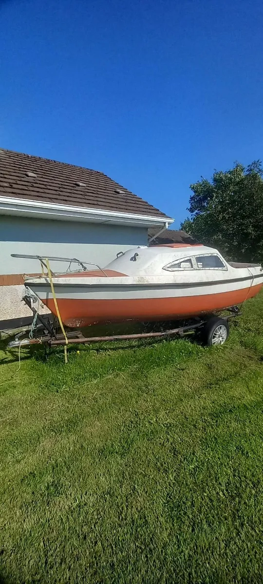 16ft Fiberglass Boat and trailer - Image 2