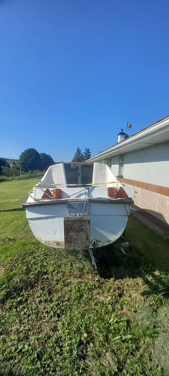 16ft Fiberglass Boat and trailer - Image 3