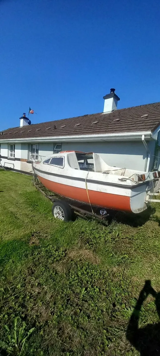 16ft Fiberglass Boat and trailer - Image 1