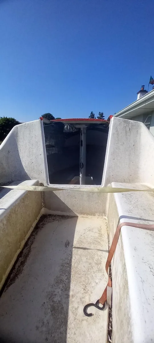 16ft Fiberglass Boat and trailer - Image 4