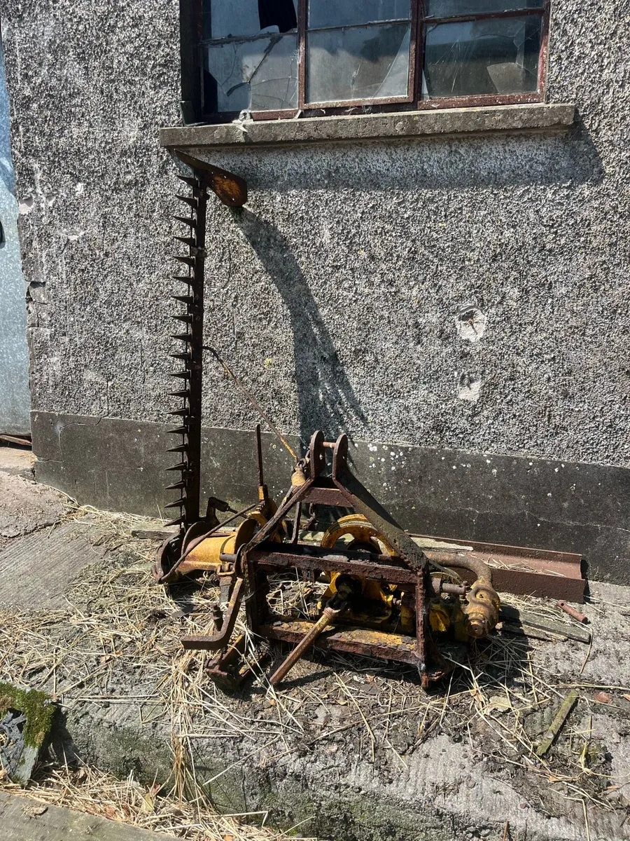 Finger bar mower and pig troughs - Image 1