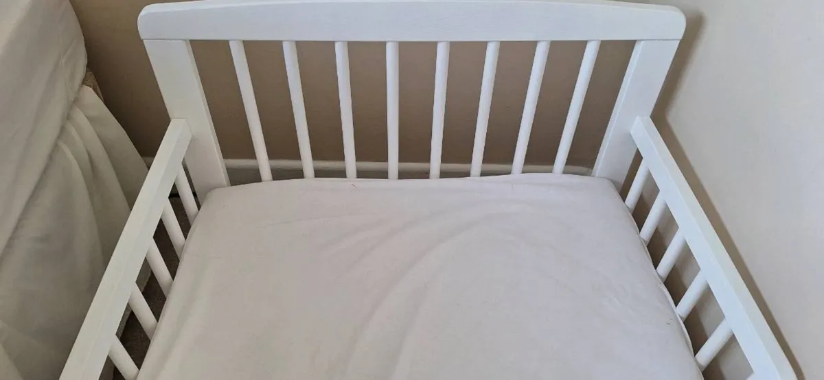 Toddler bed - Image 1