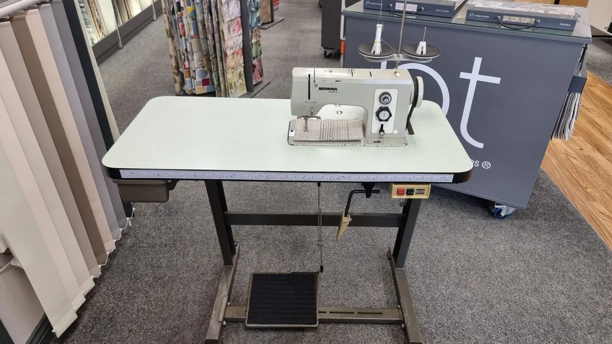 Sewing machine - Bernina 850 Industrie - Image 1