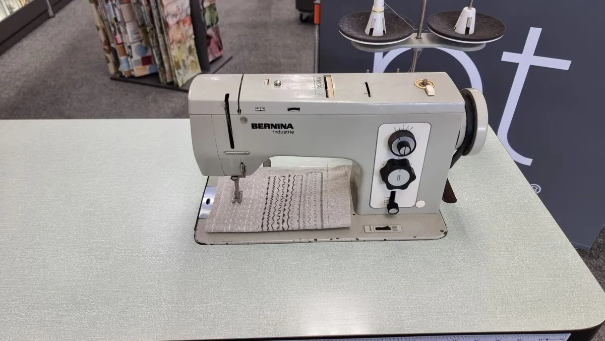 Sewing machine - Bernina 850 Industrie - Image 2
