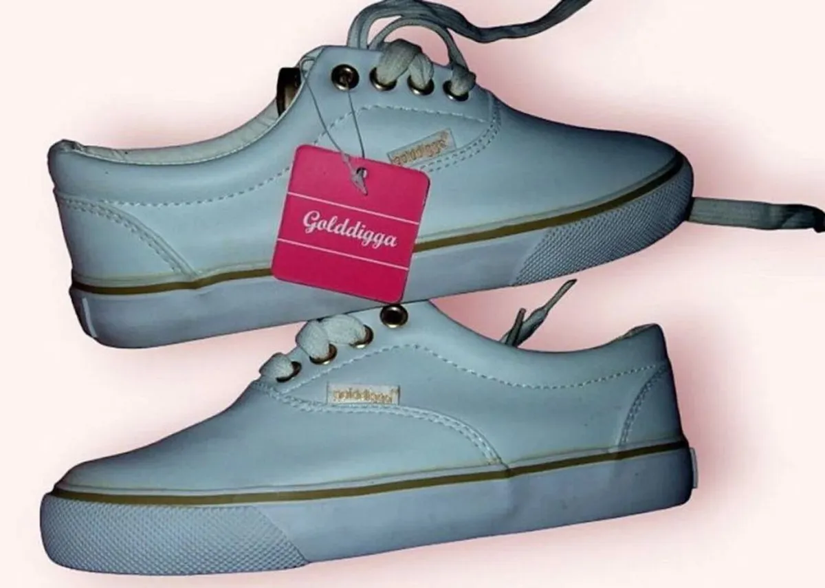 BNWT 'Goldigga' Trainers Size 2 / 34 - Image 1