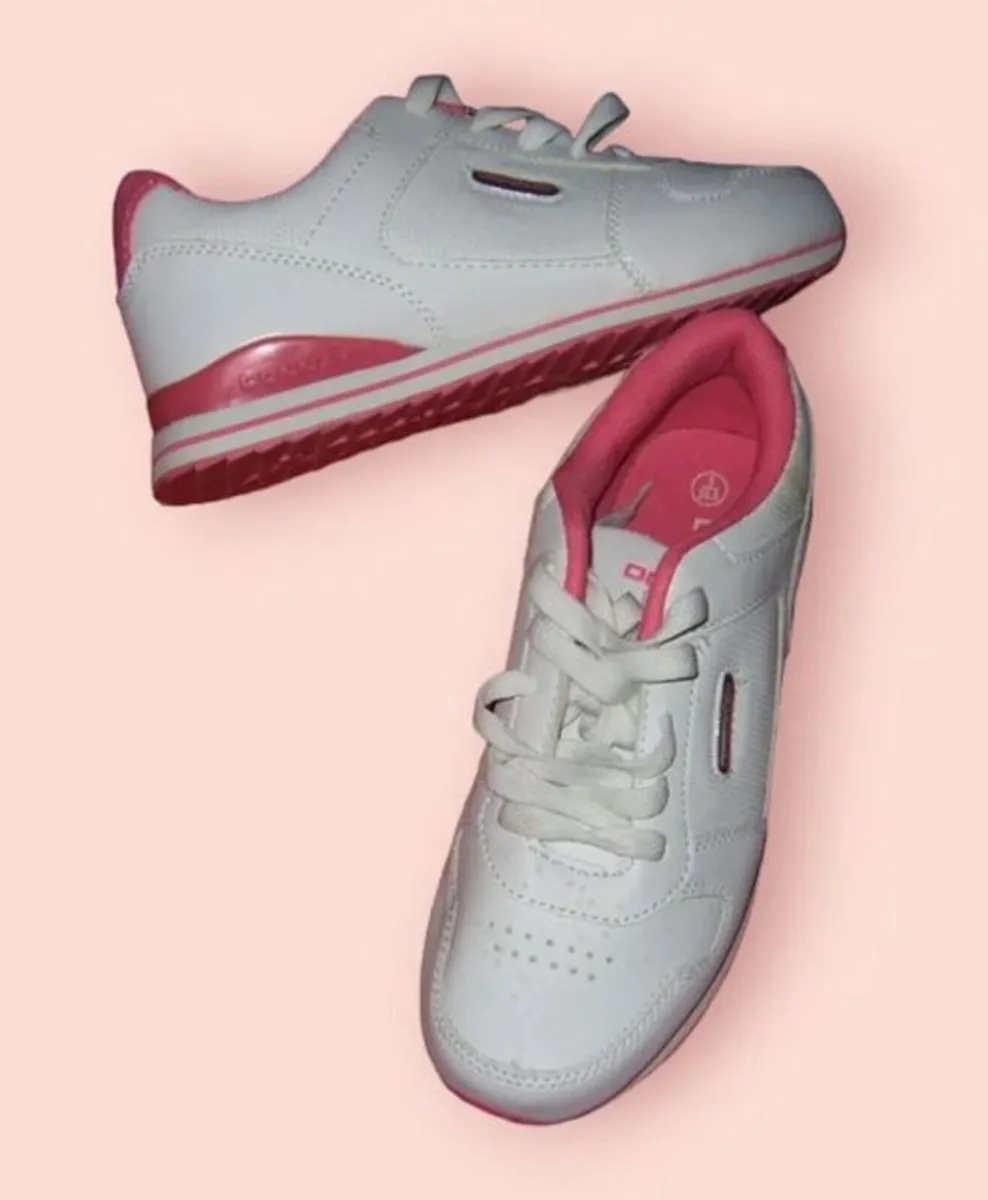BNWT Donnay Trainers Size 3 / 35.5 - Image 2