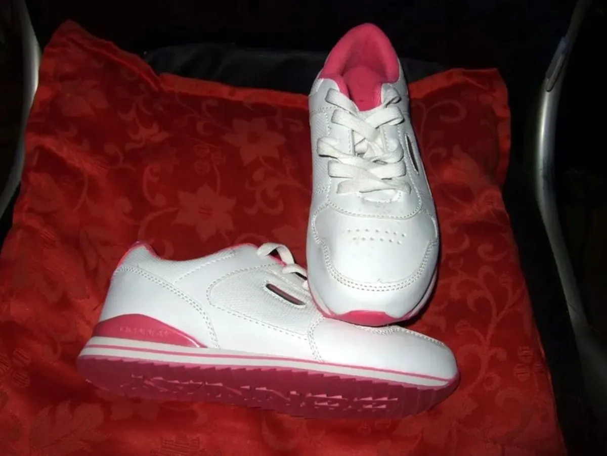 BNWT Donnay Trainers Size 3 / 35.5 - Image 1