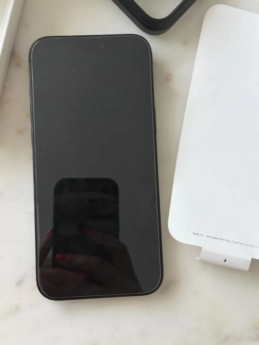 Iphone 16 - Image 4