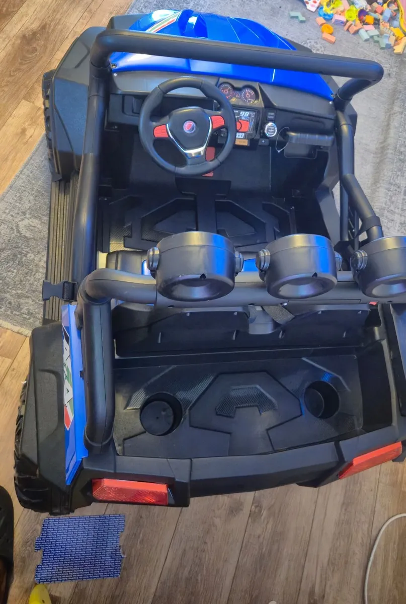 Kids car with remote control - Image 1